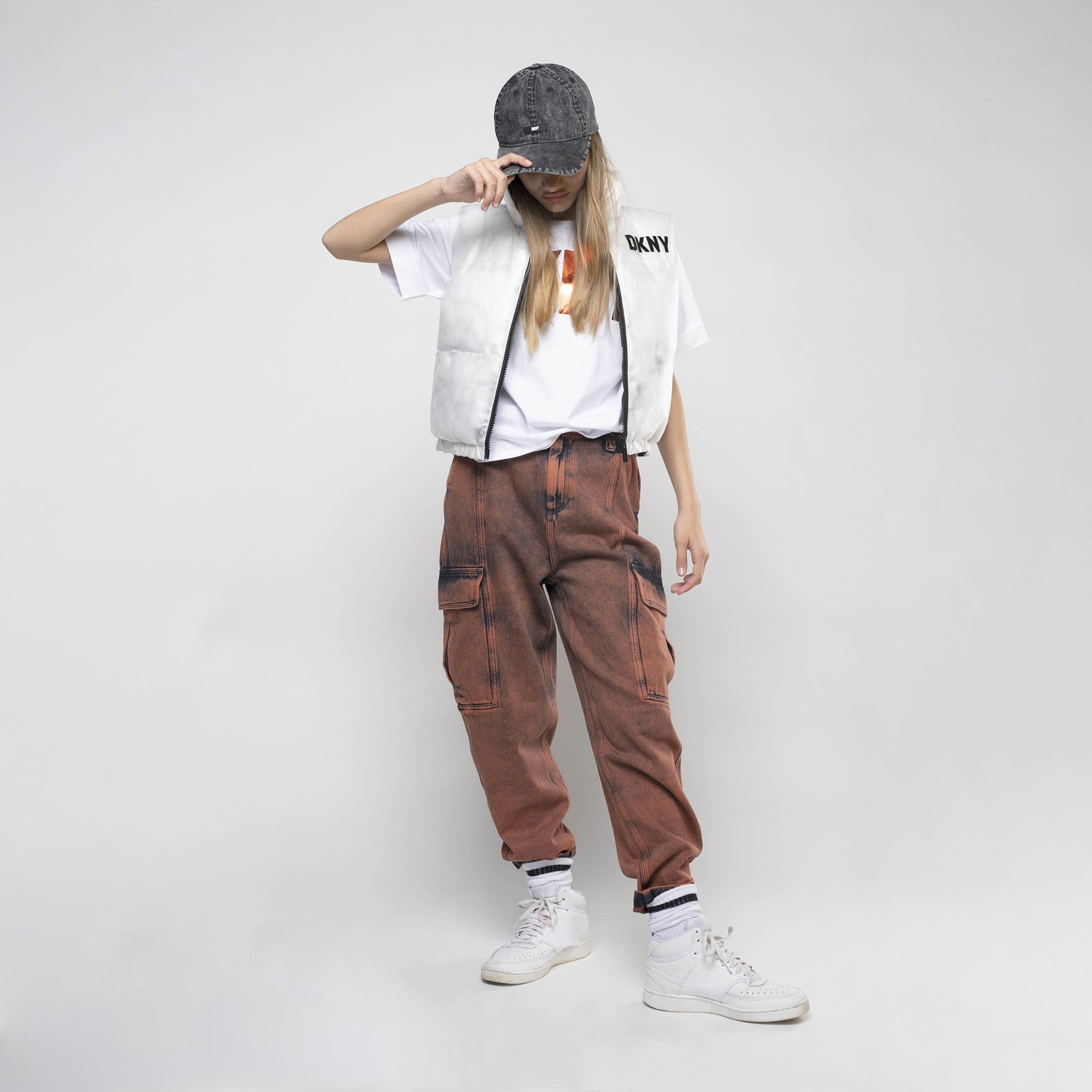 DKNY WHITE T-SHIRT-ROSE GOLD BRAND WRITING