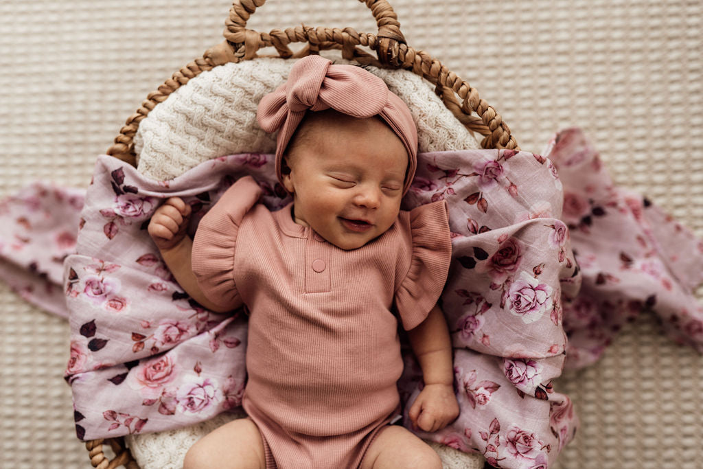 Snuggle Rose Chestnut Topknot