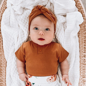 Snuggle Hunny Chestnut Topknot