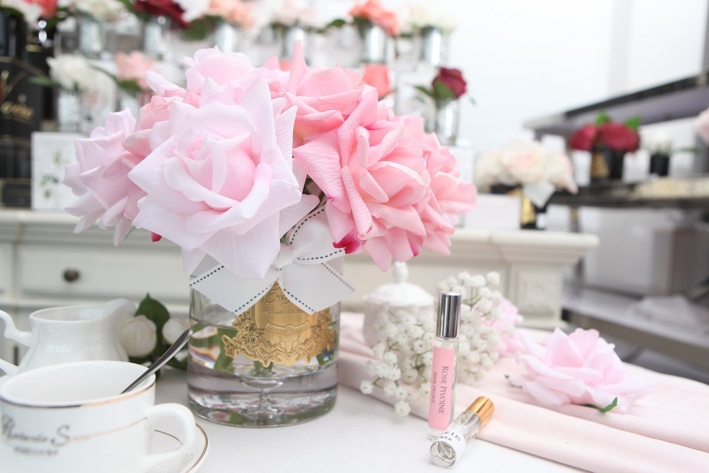 COTE NOIRE - LUXURY GRAND BOUQUET - GOLD BADGE - MIXED PINKS - PINK BOX