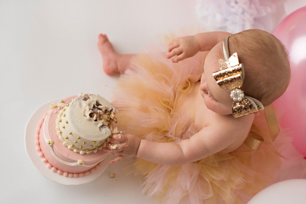 GLITTER BOW IN GOLD DECORATED WITH PEARL RHINESTONE ON A SATIN ALICEBAND