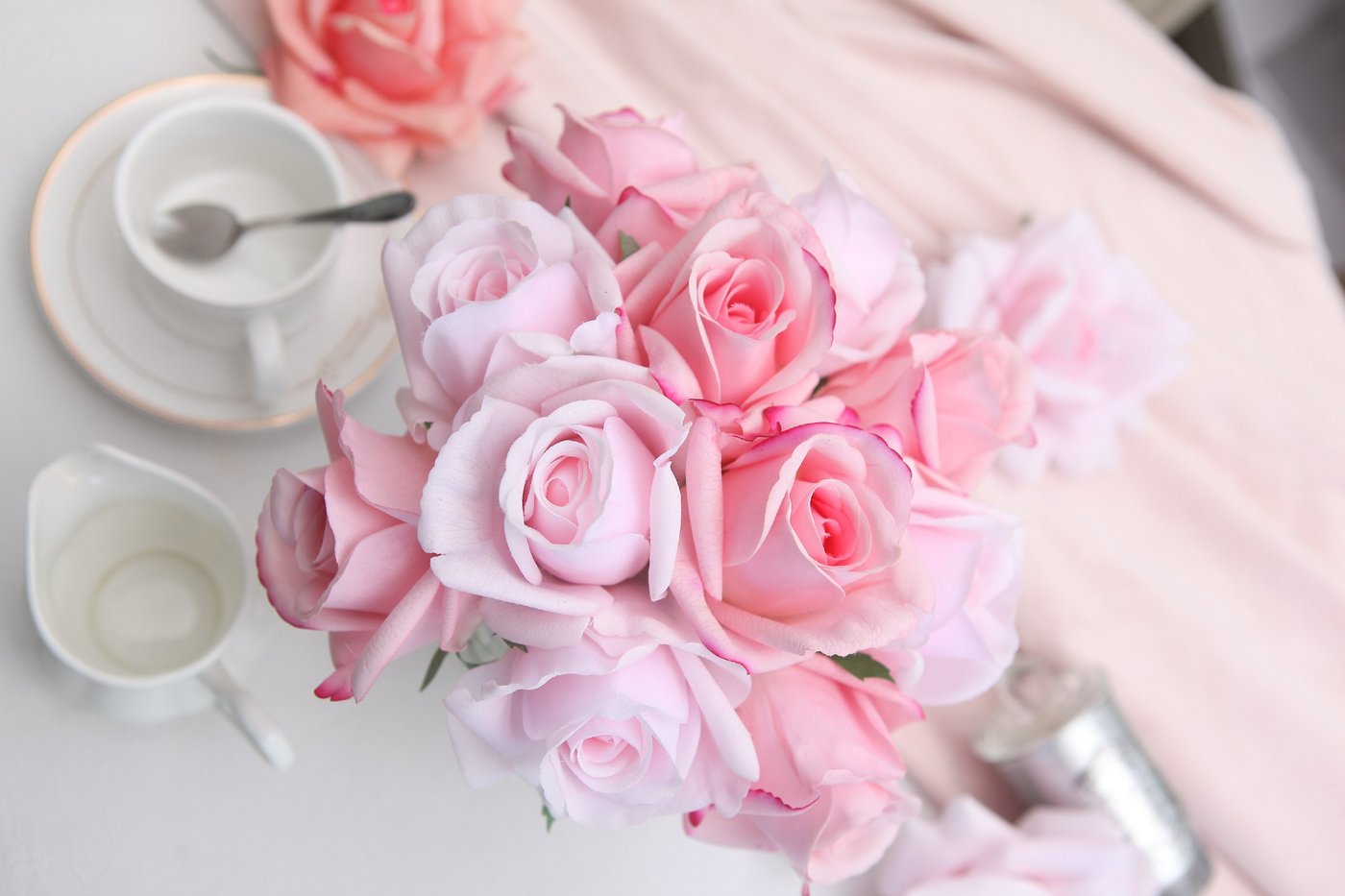 Herringbone Clear Vase-Mixed Rose Buds